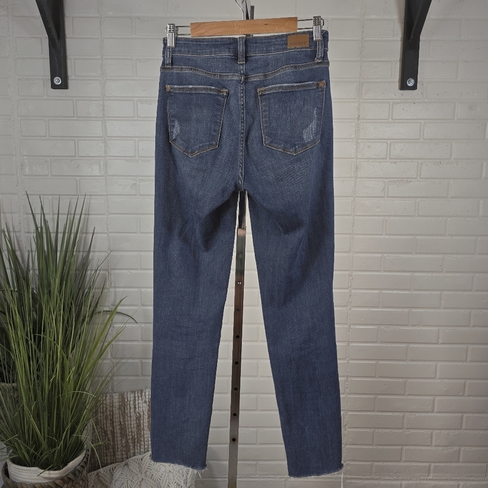 Judy Blue Dark Wash Straight Leg Relaxed Fit Lightly Distressed Jeans Size 5 27 - Picture 13 of 13
